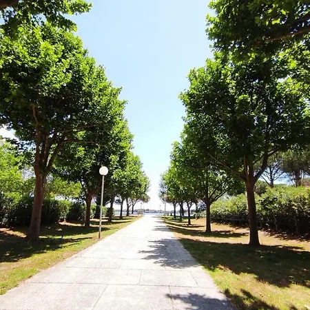 Appartement Suberbe T2 Avec Piscine Et Jardin De 150m2 La Grande-Motte