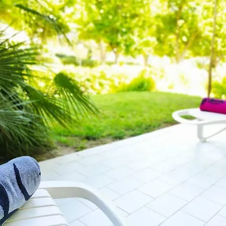 Suberbe T2 Avec Piscine Et Jardin De 150m2